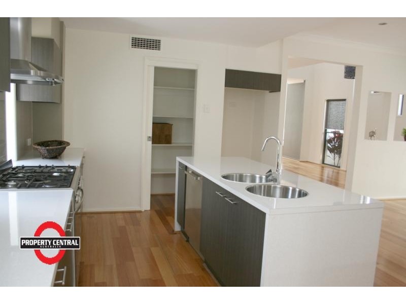 3 Fleetwood, Helensvale QLD 4212