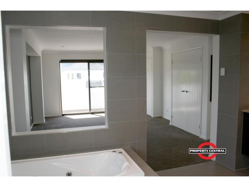 3 Fleetwood, Helensvale QLD 4212