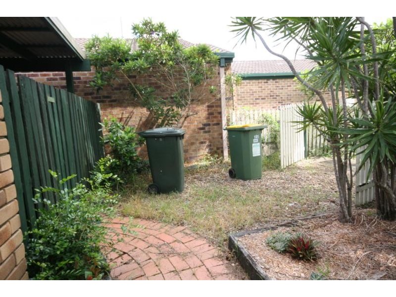 101 Riveroaks Drive, Helensvale QLD 4212