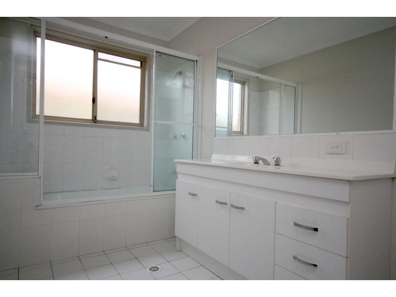 101 Riveroaks Drive, Helensvale QLD 4212