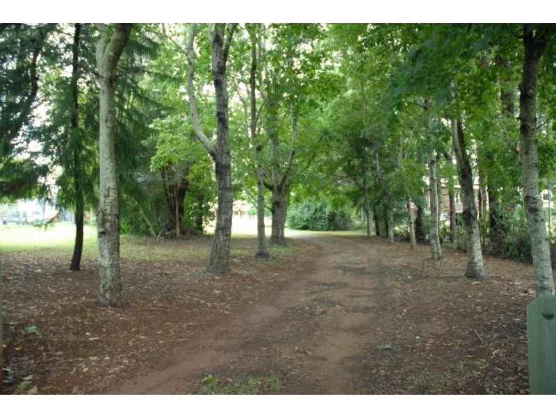 2 Manika Court, Tamborine Mountain QLD 4272