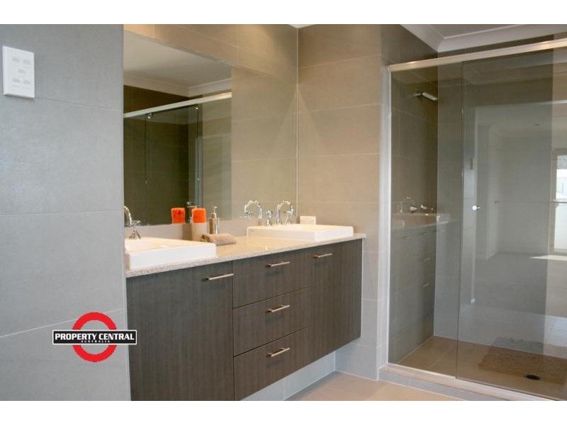 3 Fleetwood Court, Helensvale QLD 4212
