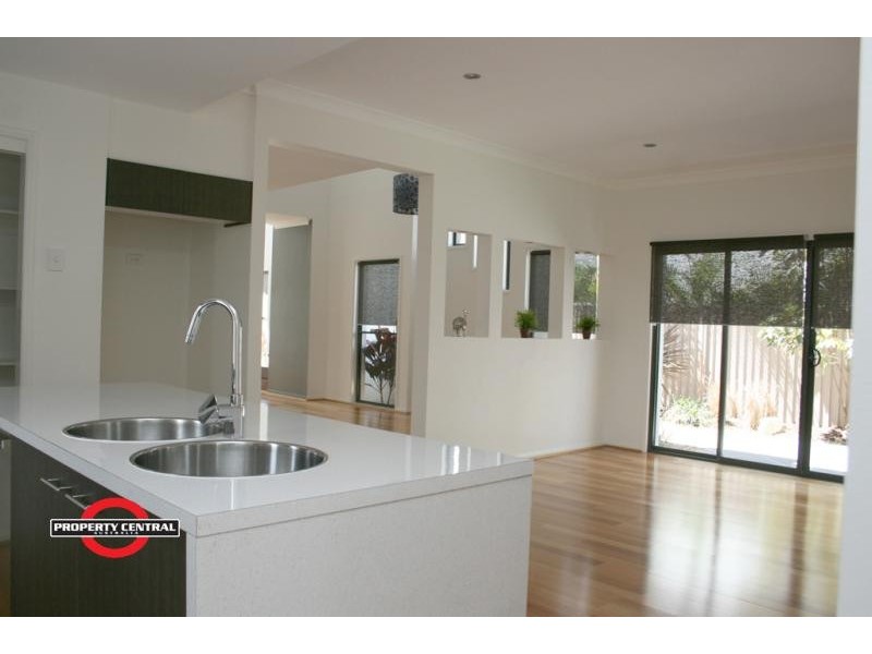 3 Fleetwood Court, Helensvale QLD 4212
