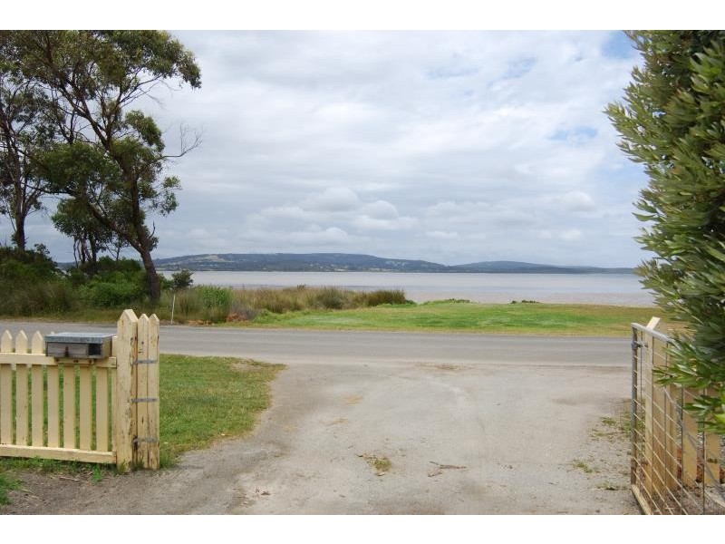 111 The Esplanade, Lower King WA 6330