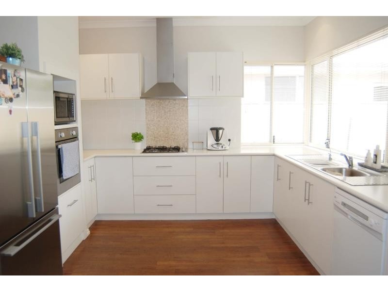 8 Grevillea Way, Yakamia WA 6330