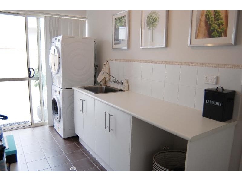 8 Grevillea Way, Yakamia WA 6330