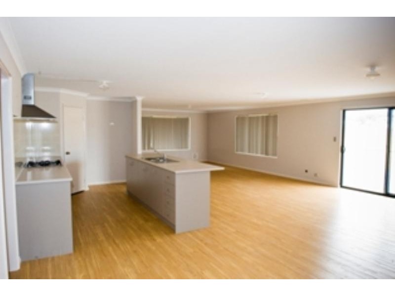 12 Grevillea Way, Yakamia WA 6330