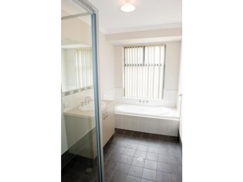 12 Grevillea Way, Yakamia WA 6330