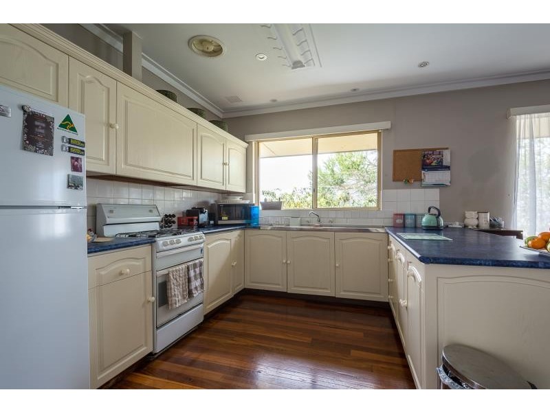 13 Victoria Street, Mount Melville WA 6330