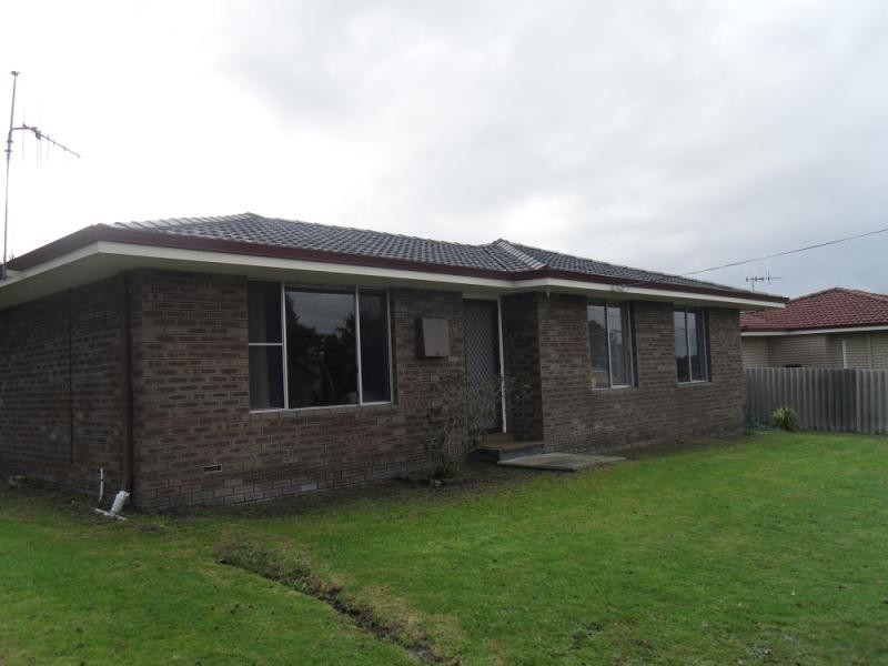 16 Sherwood Drive, Mckail WA 6330