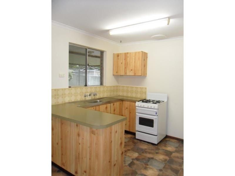 16 Sherwood Drive, Mckail WA 6330