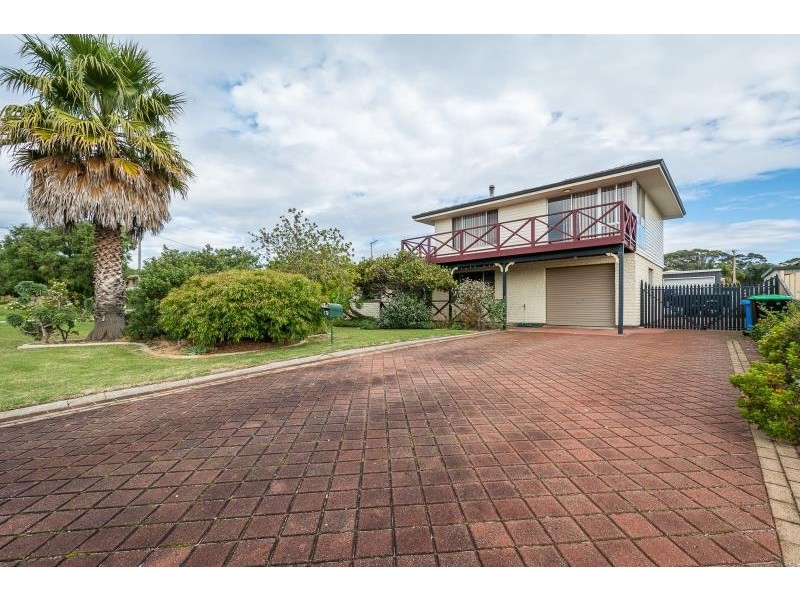 178 Bay View Drive, Little Grove WA 6330
