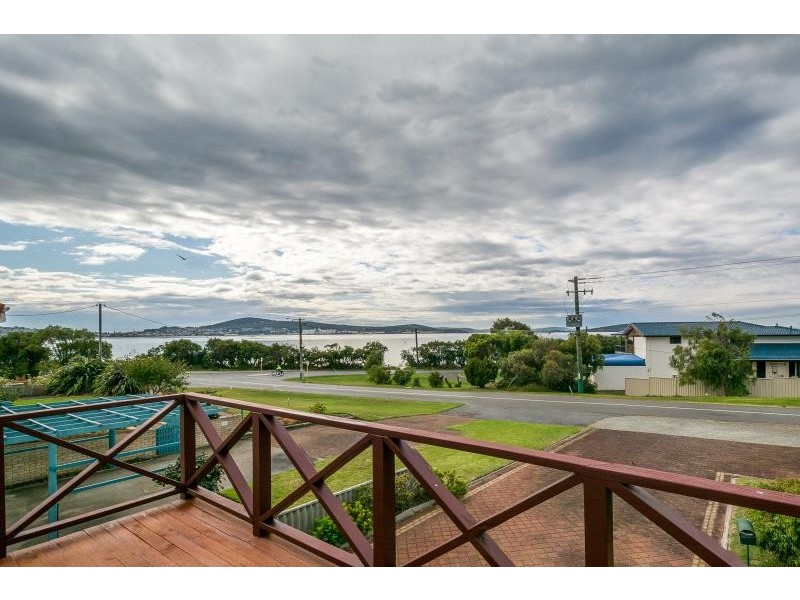 178 Bay View Drive, Little Grove WA 6330