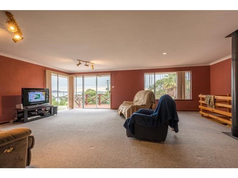 178 Bay View Drive, Little Grove WA 6330