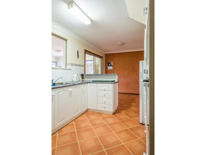 178 Bay View Drive, Little Grove WA 6330