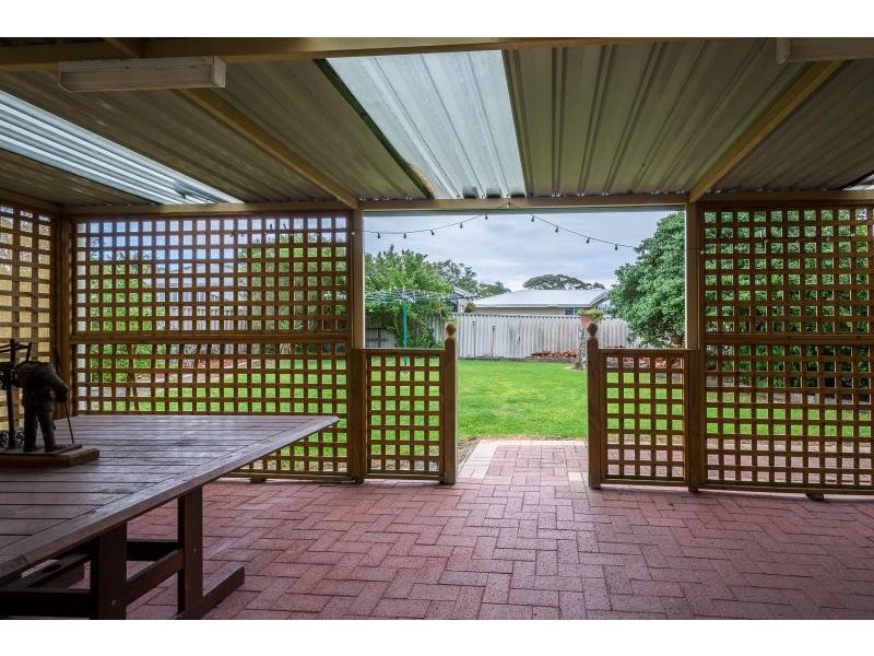 178 Bay View Drive, Little Grove WA 6330