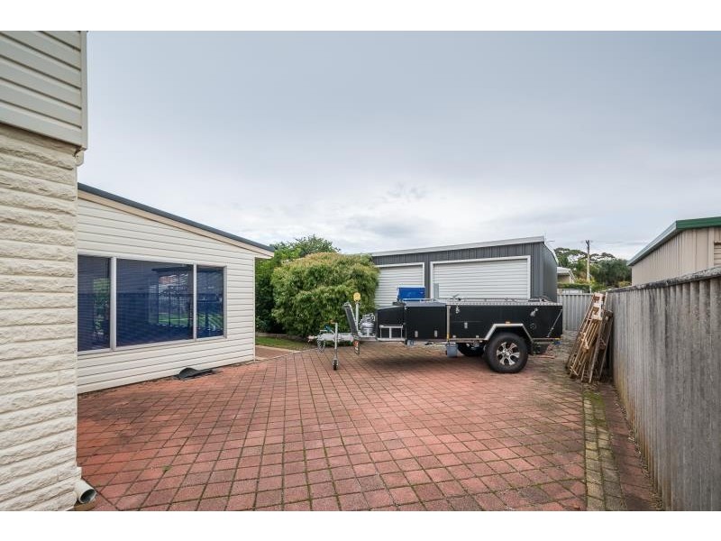178 Bay View Drive, Little Grove WA 6330