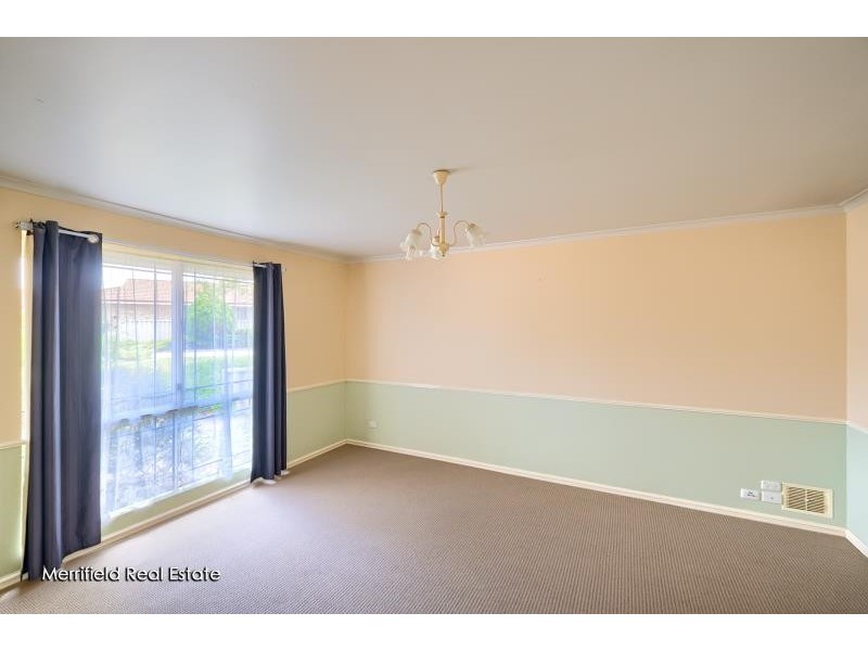 18 Granada Crescent, Orana WA 6330