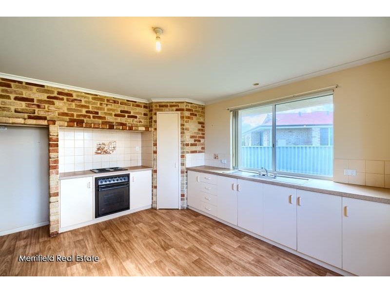 18 Granada Crescent, Orana WA 6330