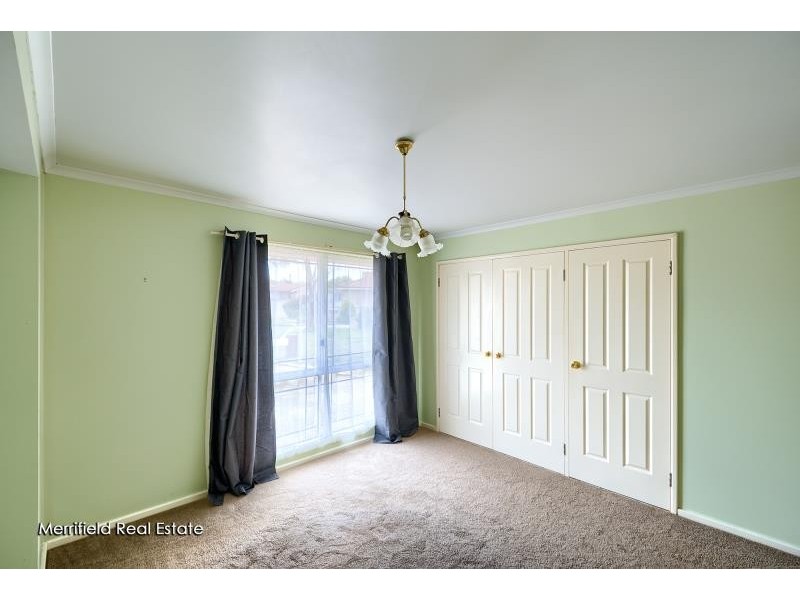 18 Granada Crescent, Orana WA 6330