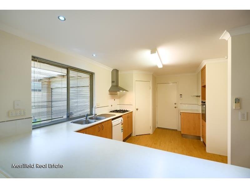 8 Pyrus Gardens, Yakamia WA 6330