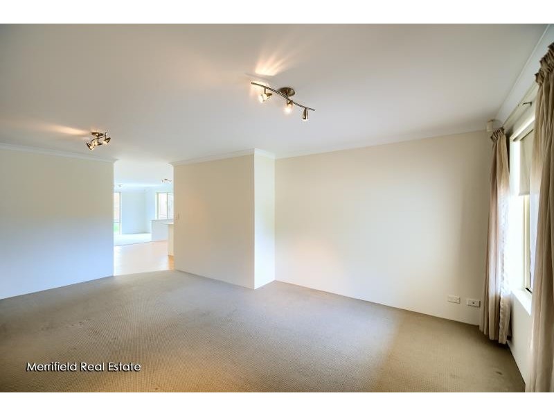 8 Pyrus Gardens, Yakamia WA 6330