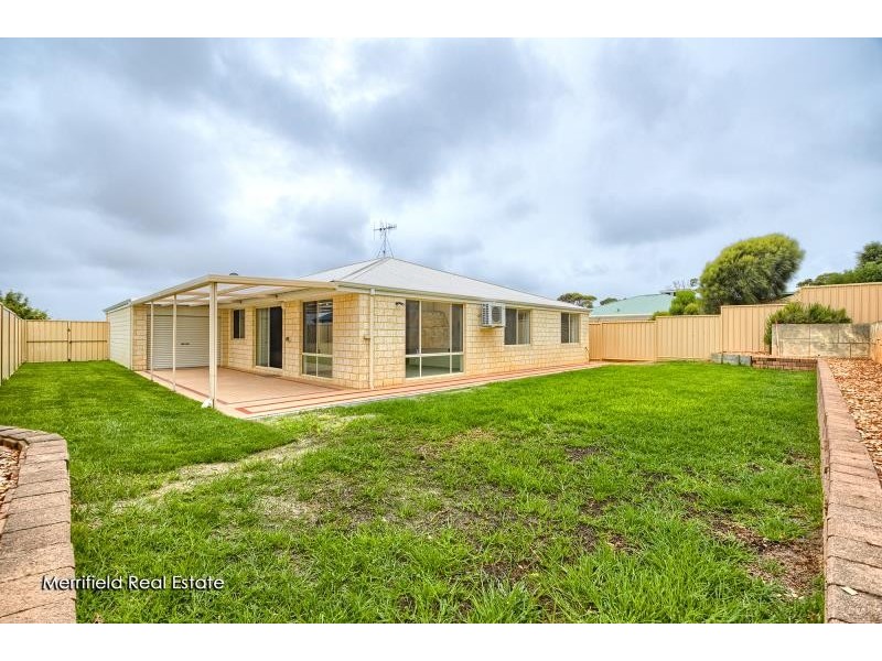 8 Pyrus Gardens, Yakamia WA 6330