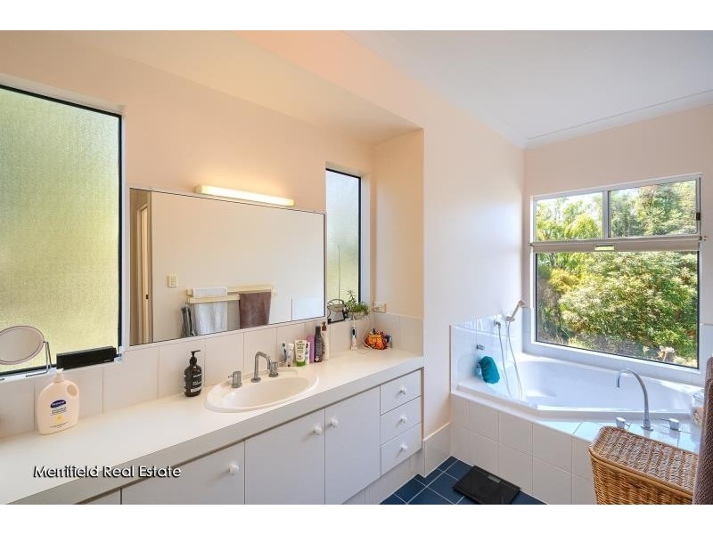 18 Austin Road, Goode Beach WA 6330