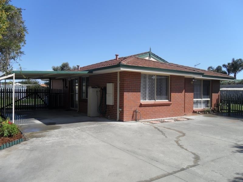 16 Cordoba Way, Orana WA 6330