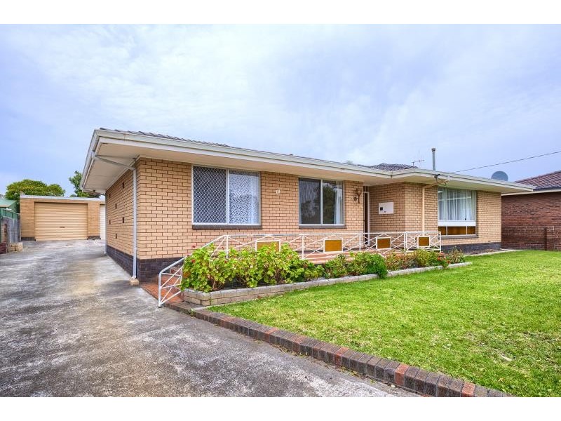 11 McKail Street, Orana WA 6330