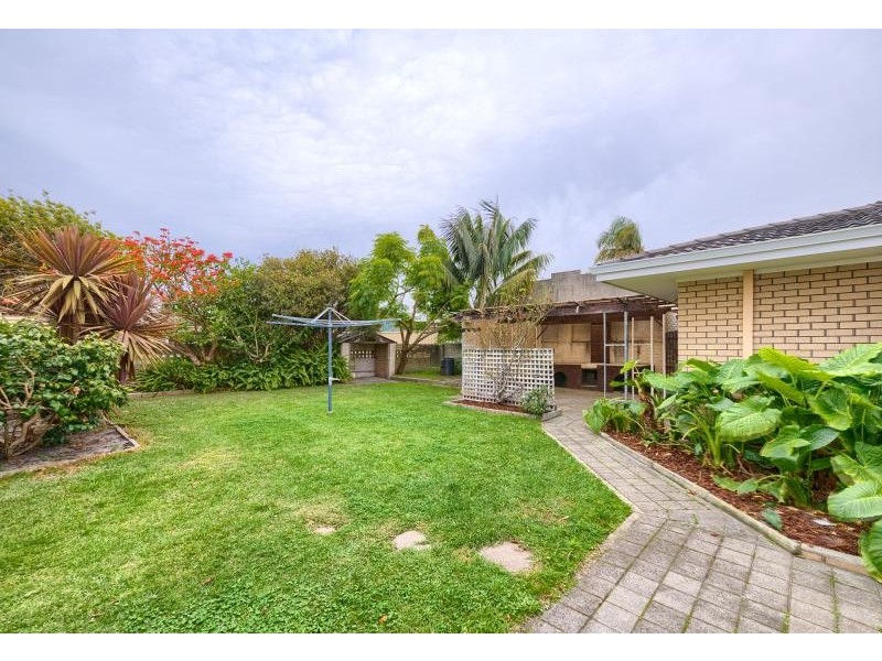 11 McKail Street, Orana WA 6330