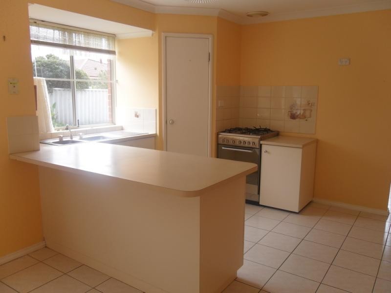 16 Cordoba Way, Mckail WA 6330