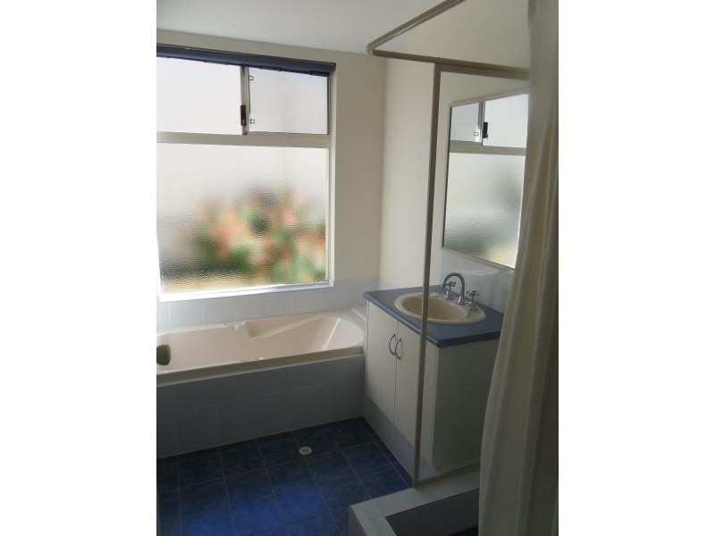 40 McWhae Drive, Spencer Park WA 6330