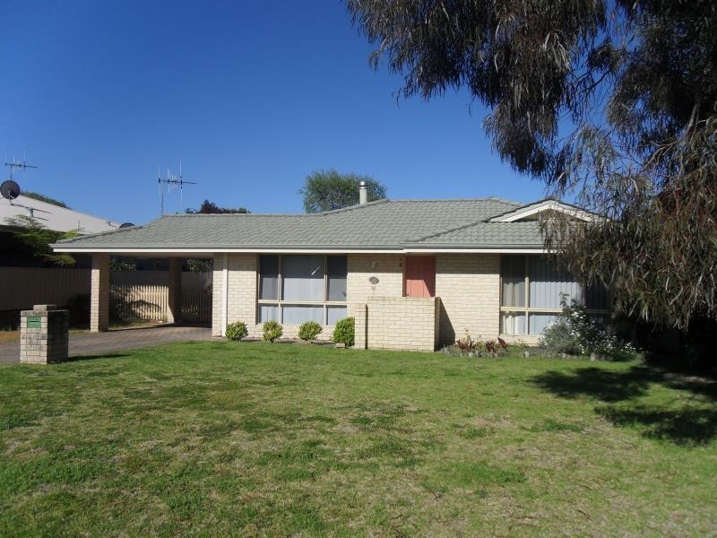 49 Granada Crescent, Orana WA 6330