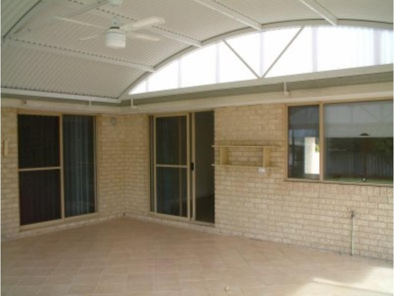 49 Granada Crescent, Orana WA 6330