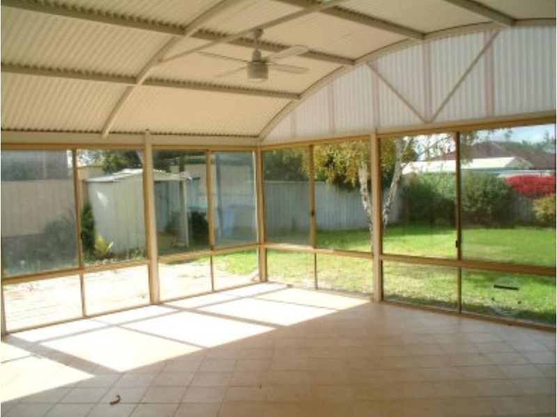 49 Granada Crescent, Orana WA 6330