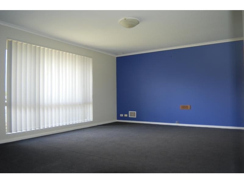7 Lorenzo Way, Orana WA 6330