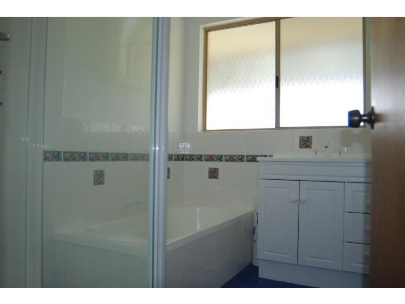 7 Lorenzo Way, Orana WA 6330