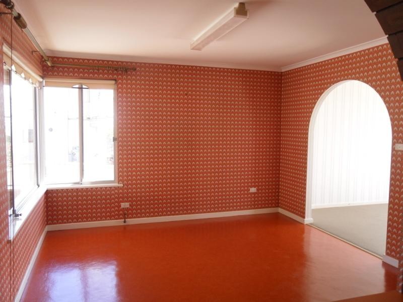 18 King George Street, Little Grove WA 6330