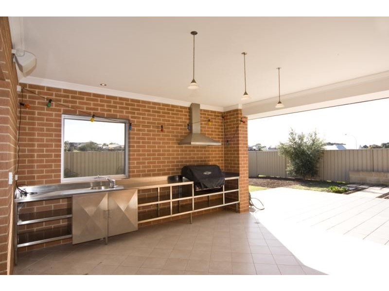 1 Grandis Way, Yakamia WA 6330