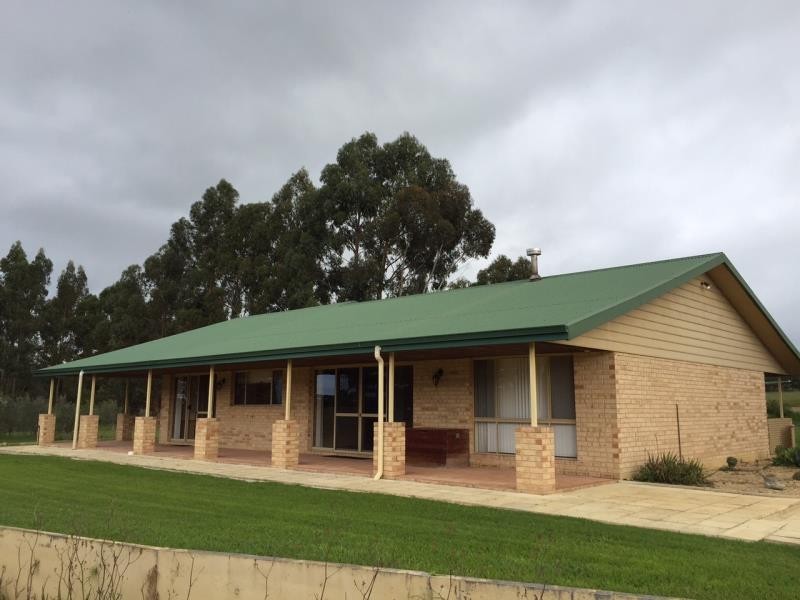 35 Awhina Court, Millbrook WA 6330