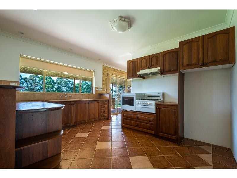 35 Awhina Court, Millbrook WA 6330