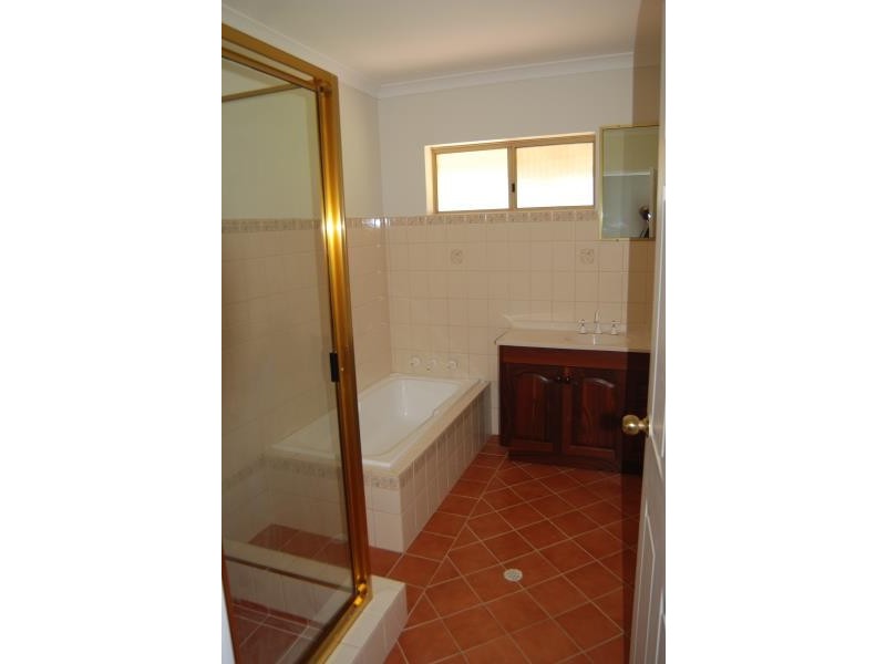 35 Awhina Court, Millbrook WA 6330