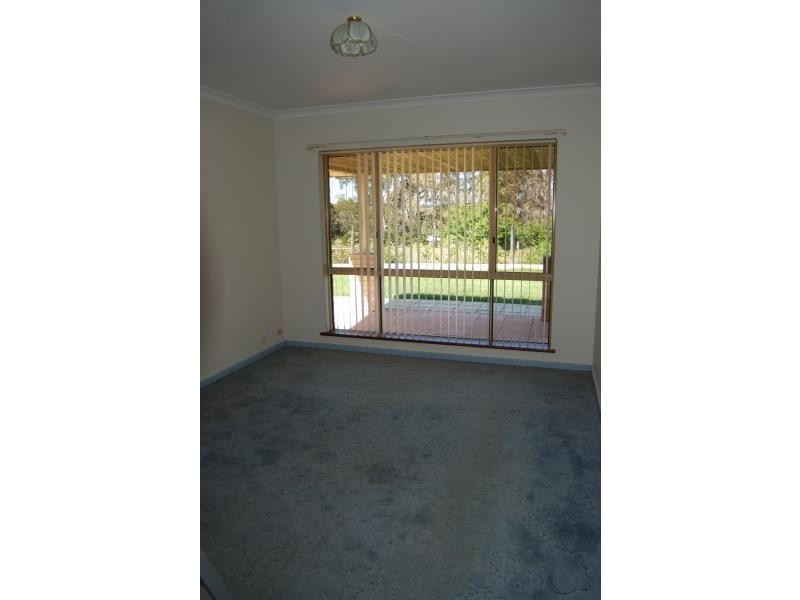 35 Awhina Court, Millbrook WA 6330