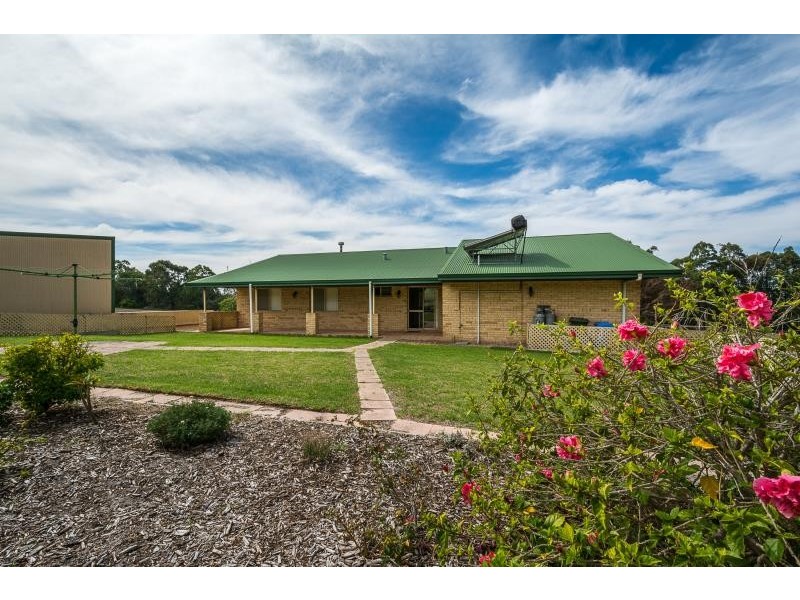 35 Awhina Court, Millbrook WA 6330