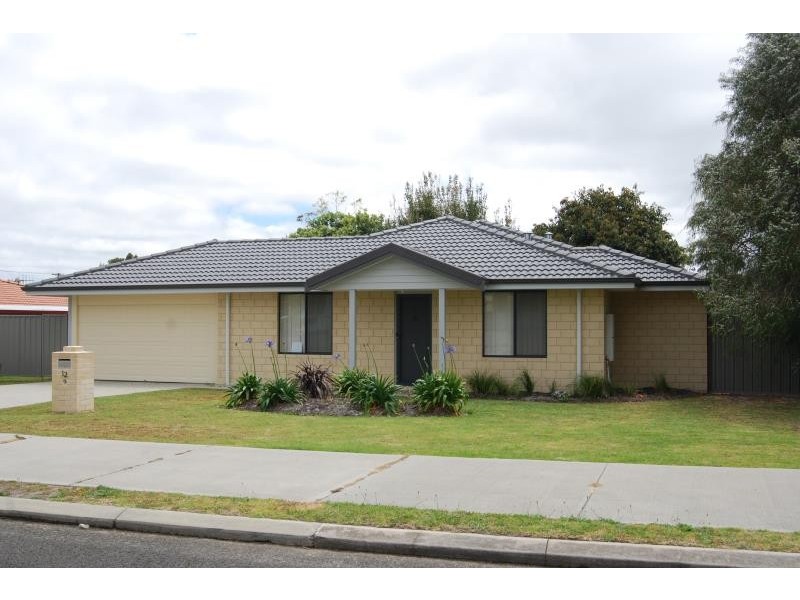 12 Dunn Street, Orana WA 6330