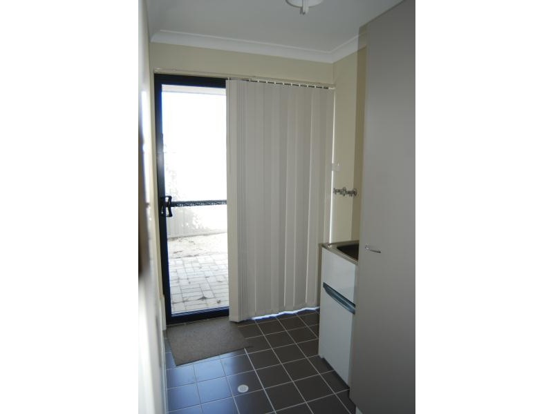 12 Dunn Street, Orana WA 6330