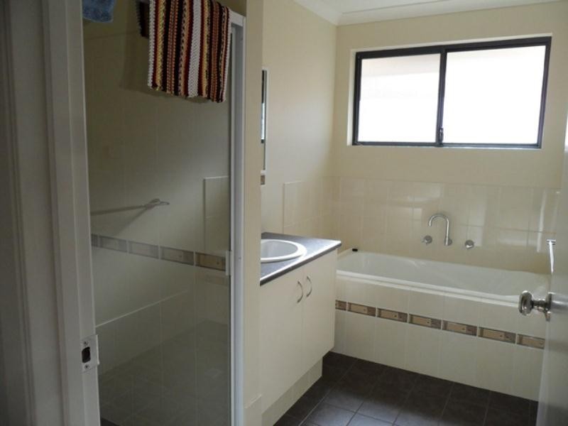 8 Notley Street, Yakamia WA 6330