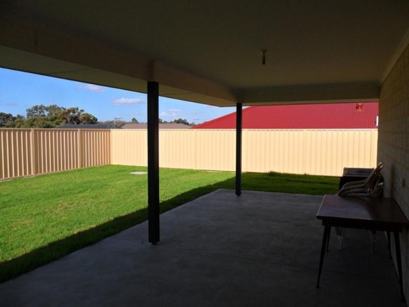 8 Notley Street, Yakamia WA 6330