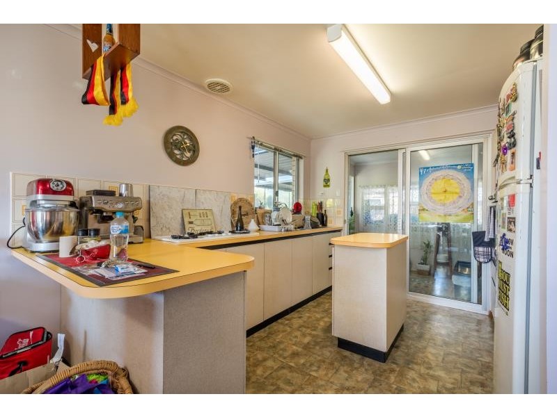 5 Lorenzo Way, Orana WA 6330